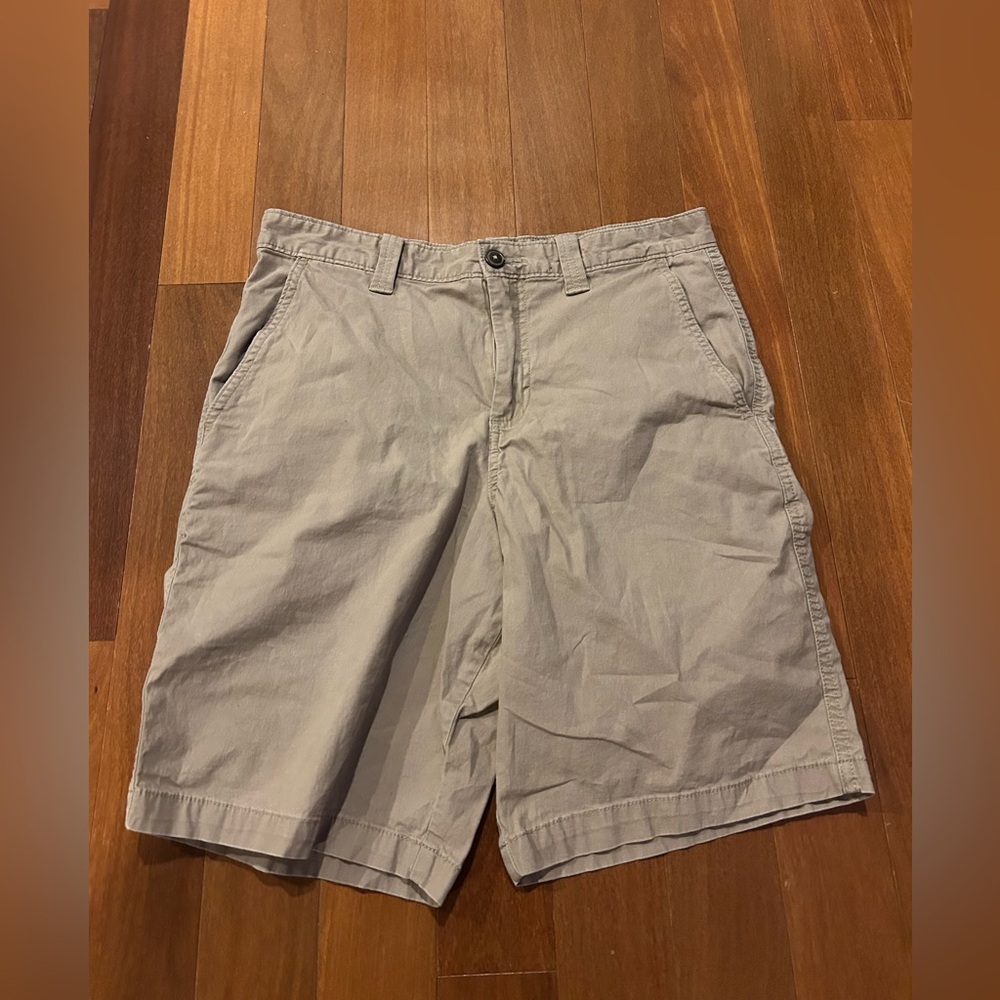 Magellan Men’s Outdoors Tan Flat Front Shorts size 30